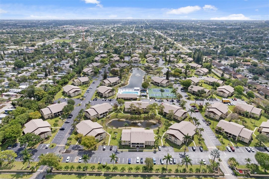 合同活跃: $120,000 (2 贝兹, 1 浴室, 935 平方英尺)