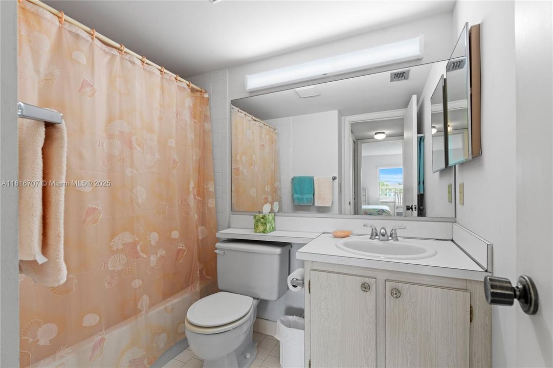 合同活跃: $120,000 (2 贝兹, 1 浴室, 935 平方英尺)