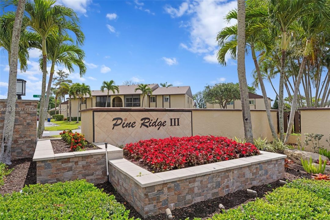 合同活跃: $120,000 (2 贝兹, 1 浴室, 935 平方英尺)