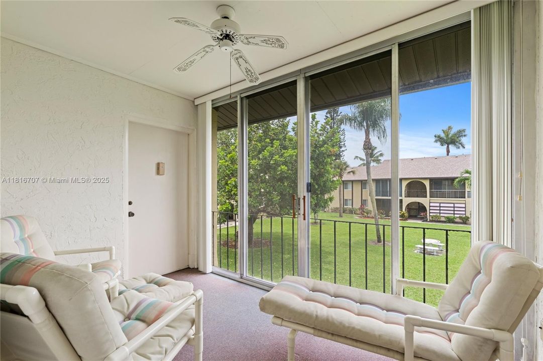 合同活跃: $120,000 (2 贝兹, 1 浴室, 935 平方英尺)