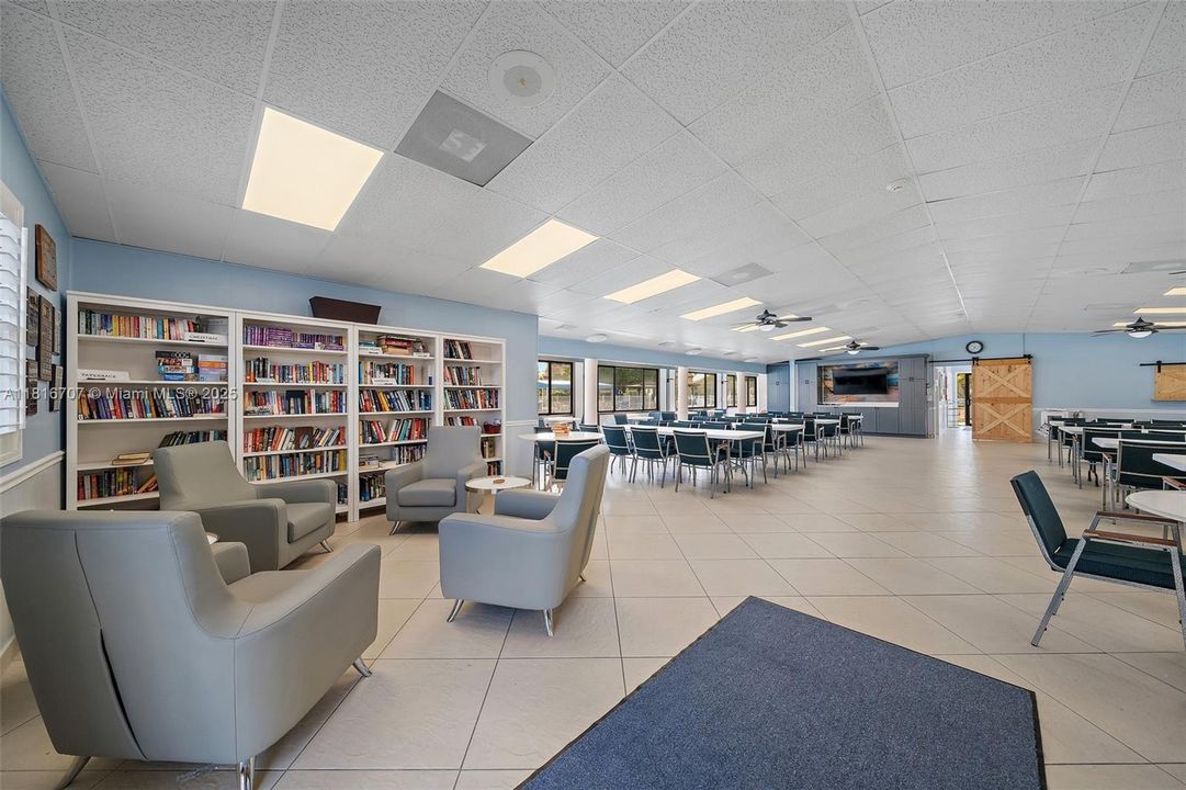 合同活跃: $120,000 (2 贝兹, 1 浴室, 935 平方英尺)