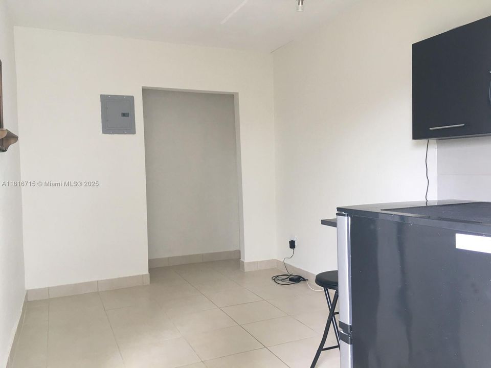 Recently Rented: $1,050 (0 beds, 1 baths, 0 Square Feet)