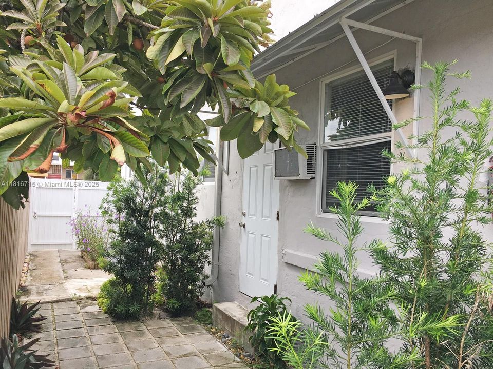 Recently Rented: $1,050 (0 beds, 1 baths, 0 Square Feet)