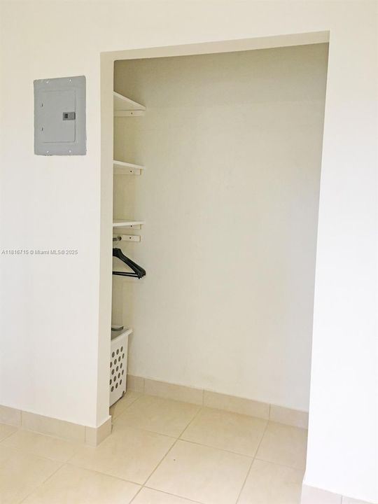 Recently Rented: $1,050 (0 beds, 1 baths, 0 Square Feet)