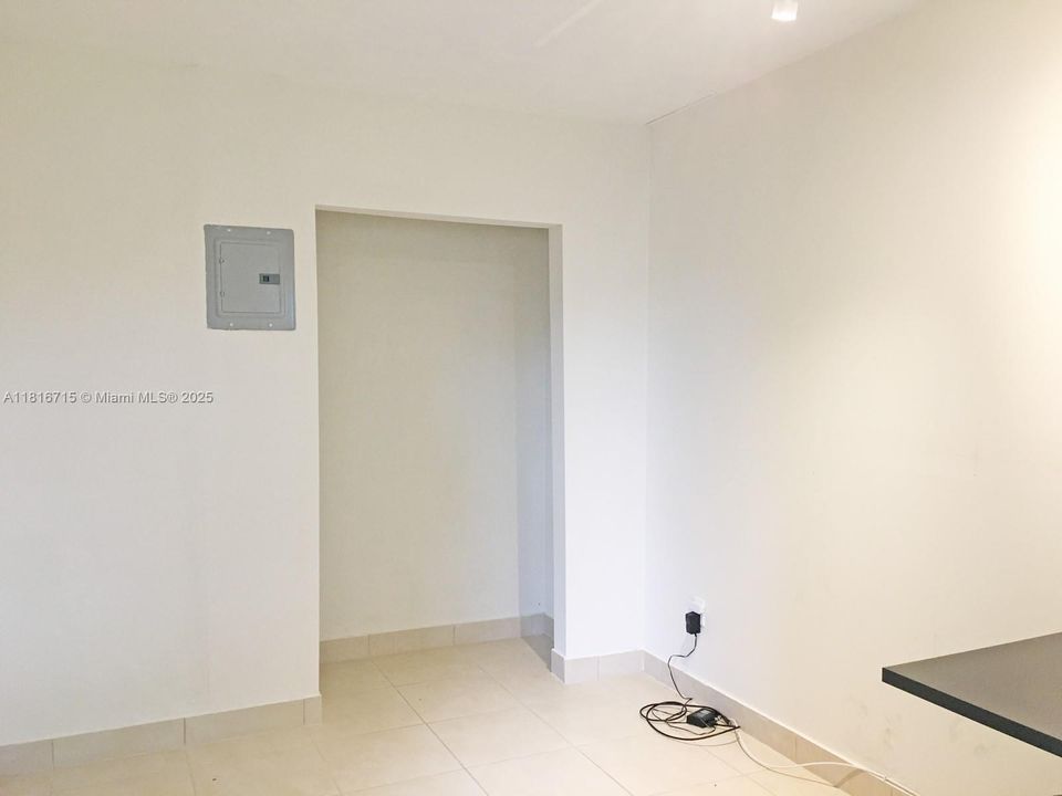 Recently Rented: $1,050 (0 beds, 1 baths, 0 Square Feet)