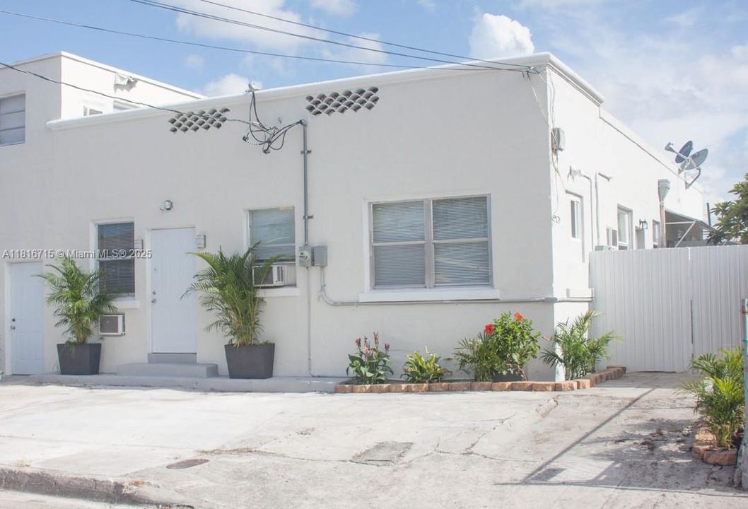 Recently Rented: $1,050 (0 beds, 1 baths, 0 Square Feet)