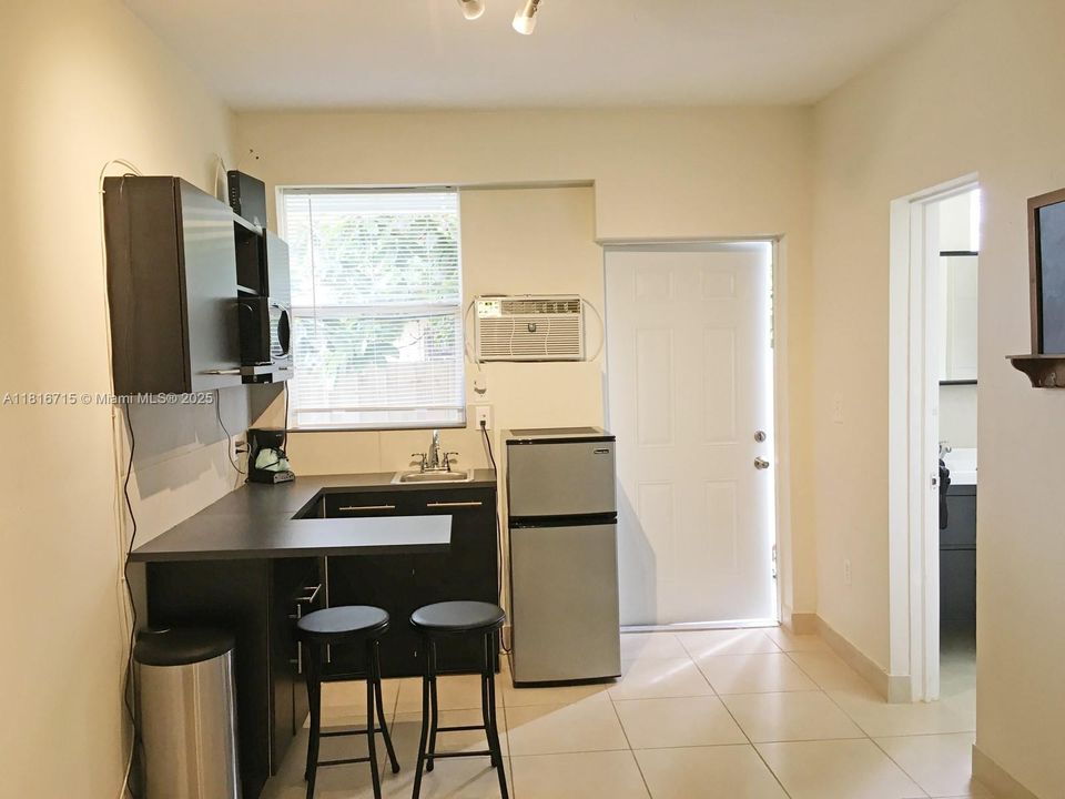 Recently Rented: $1,050 (0 beds, 1 baths, 0 Square Feet)