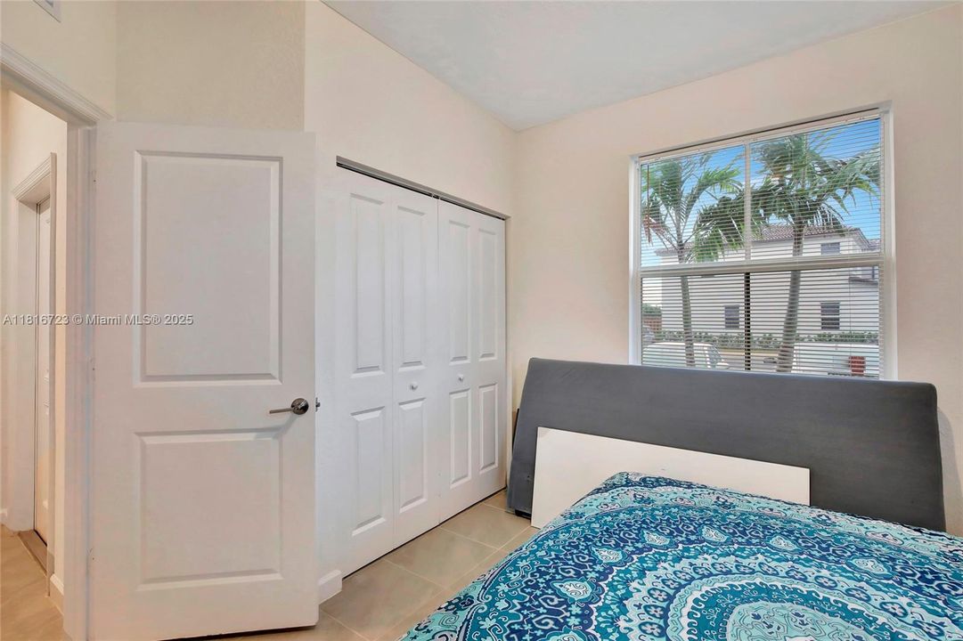 For Sale: $555,000 (3 beds, 3 baths, 1328 Square Feet)