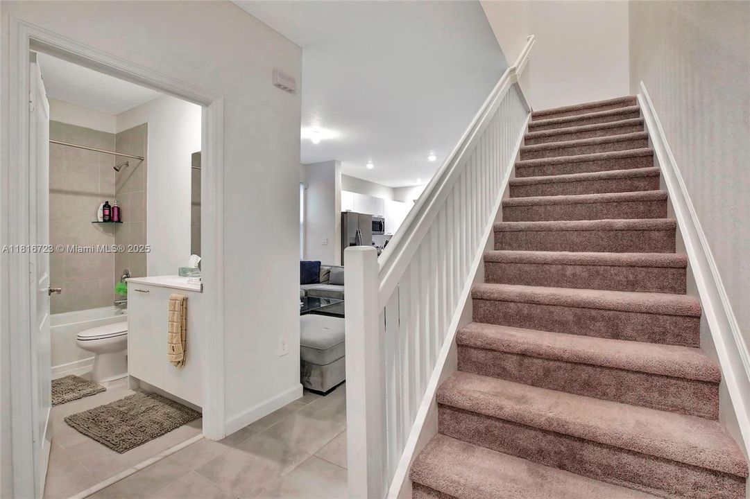 For Sale: $555,000 (3 beds, 3 baths, 1328 Square Feet)