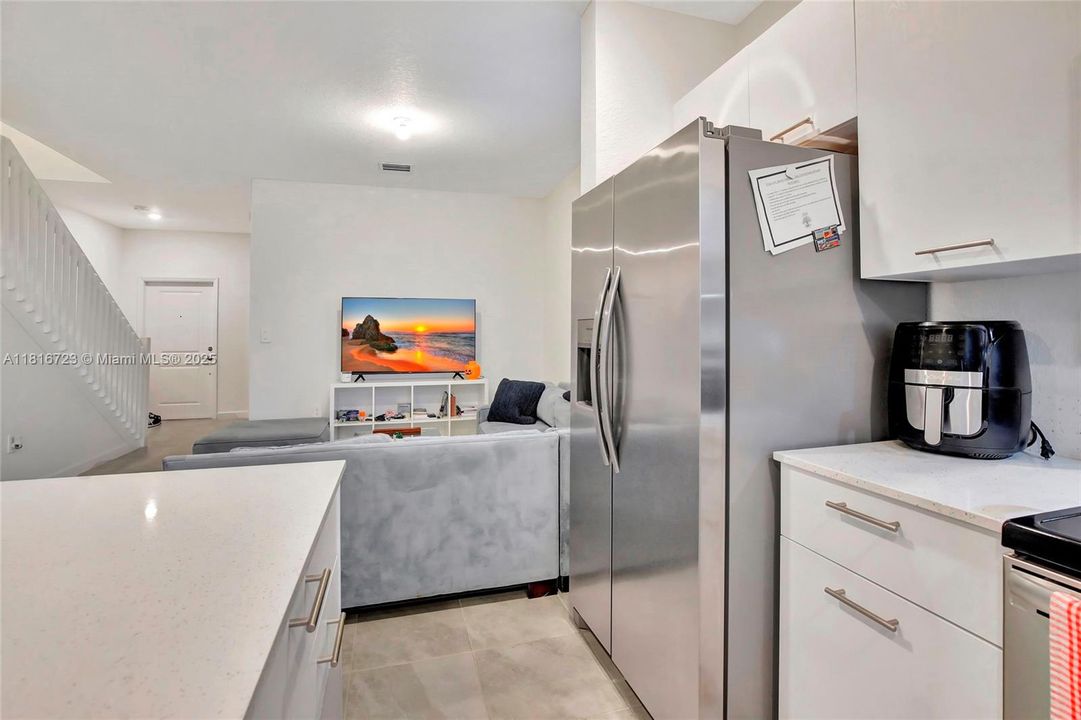 For Sale: $555,000 (3 beds, 3 baths, 1328 Square Feet)