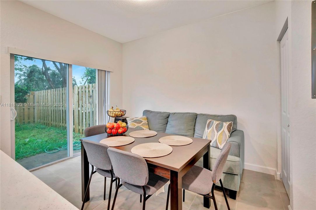 For Sale: $555,000 (3 beds, 3 baths, 1328 Square Feet)