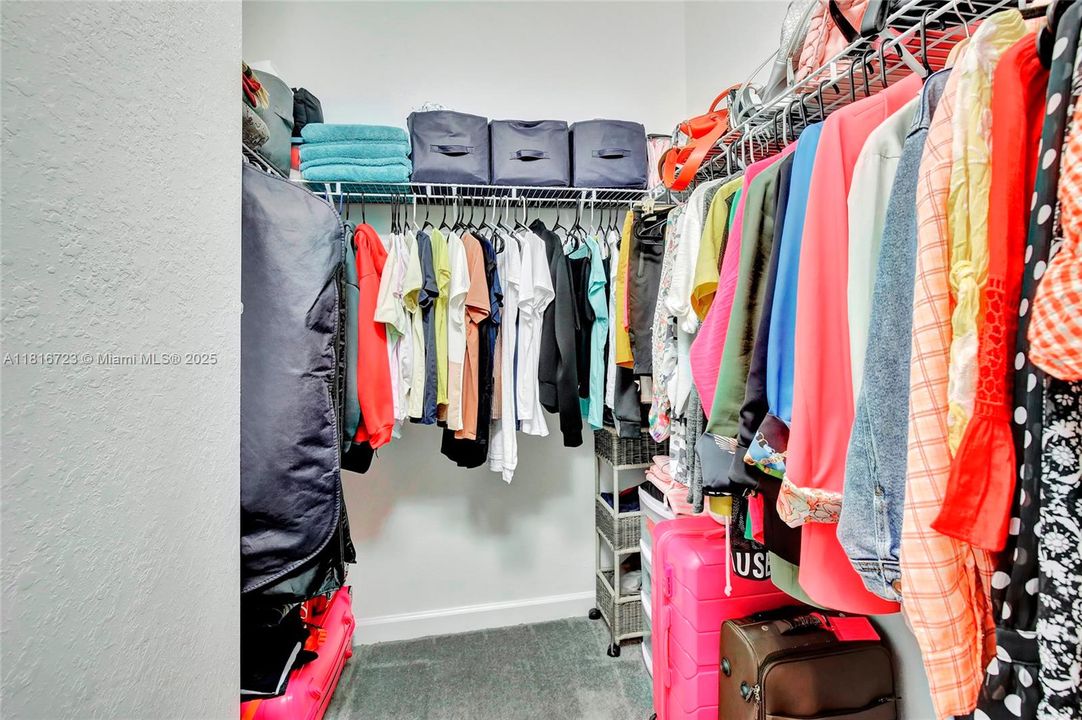 For Sale: $555,000 (3 beds, 3 baths, 1328 Square Feet)