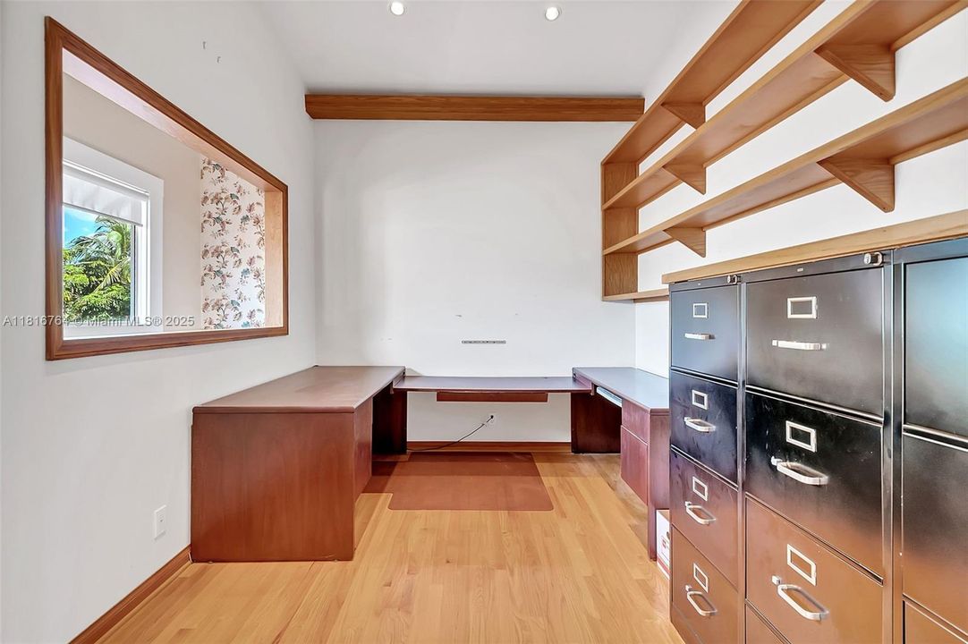 For Sale: $3,000,000 (5 beds, 4 baths, 3673 Square Feet)