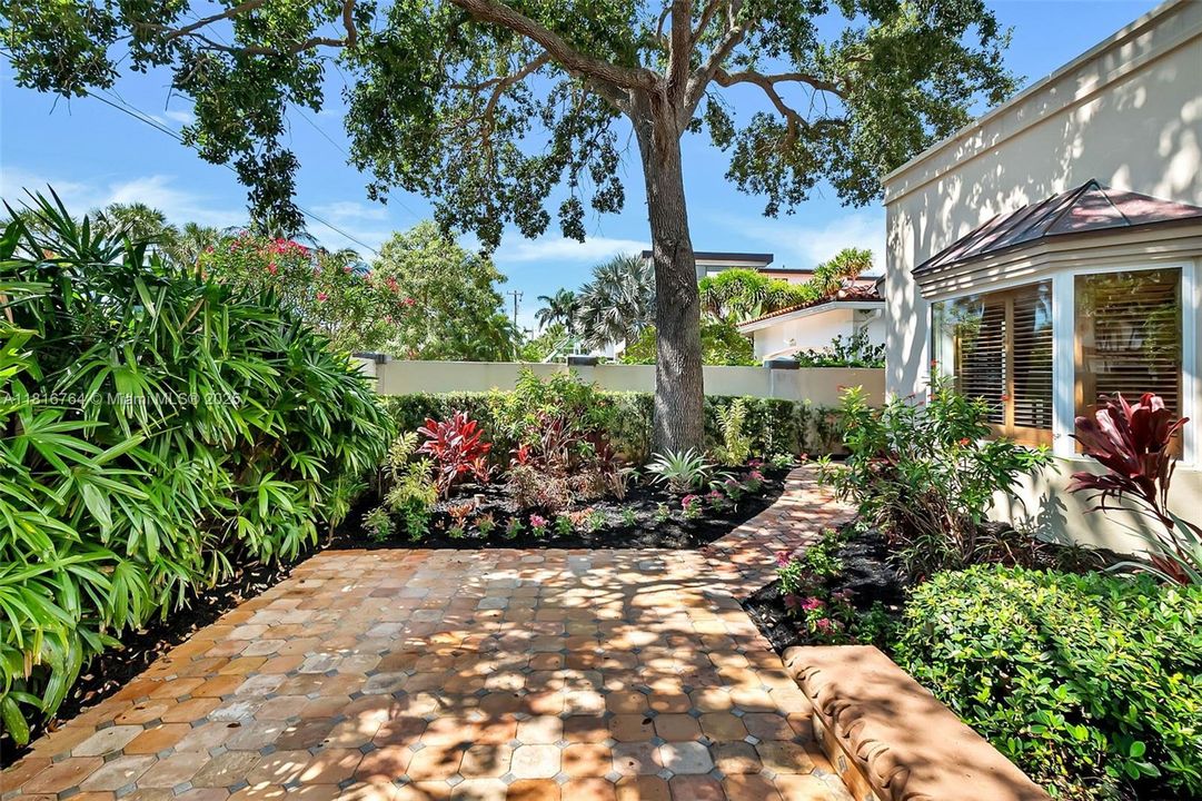 For Sale: $3,000,000 (5 beds, 4 baths, 3673 Square Feet)