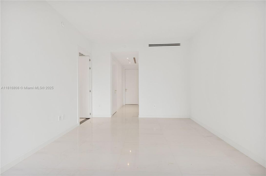 最近售出: $3,300,000 (3 贝兹, 3 浴室, 2329 平方英尺)