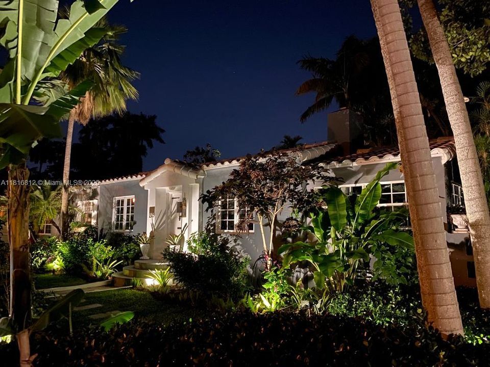 Active With Contract: $1,174,000 (4 beds, 4 baths, 2551 Square Feet)