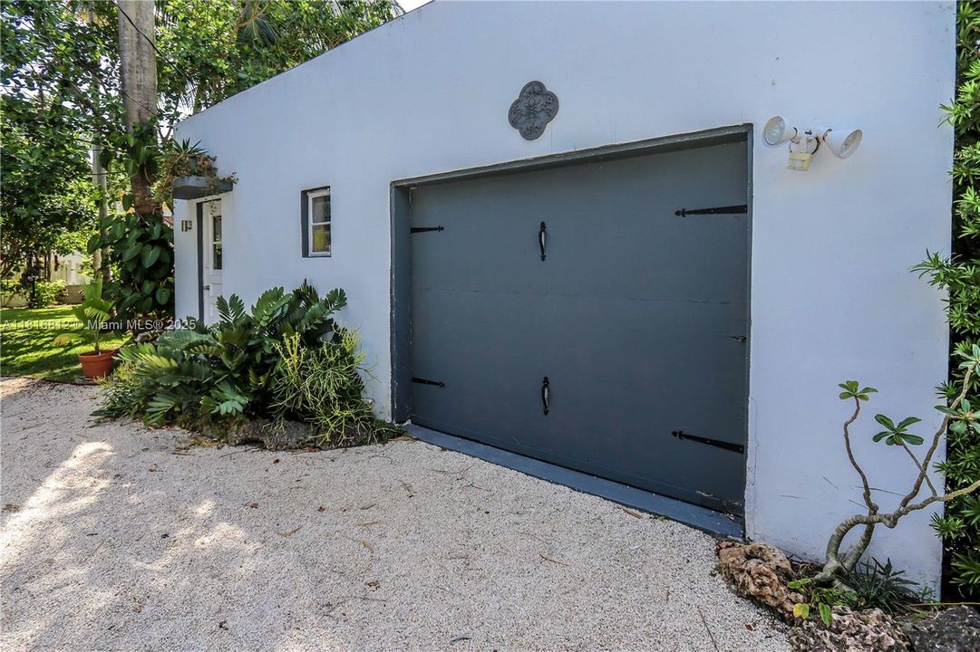 Active With Contract: $1,174,000 (4 beds, 4 baths, 2551 Square Feet)