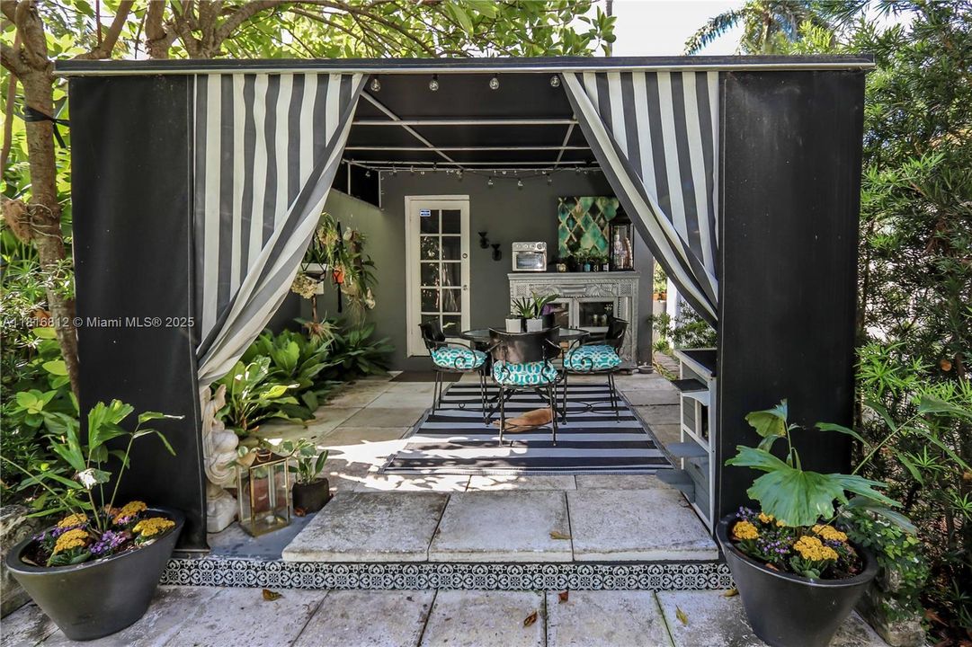 Active With Contract: $1,174,000 (4 beds, 4 baths, 2551 Square Feet)