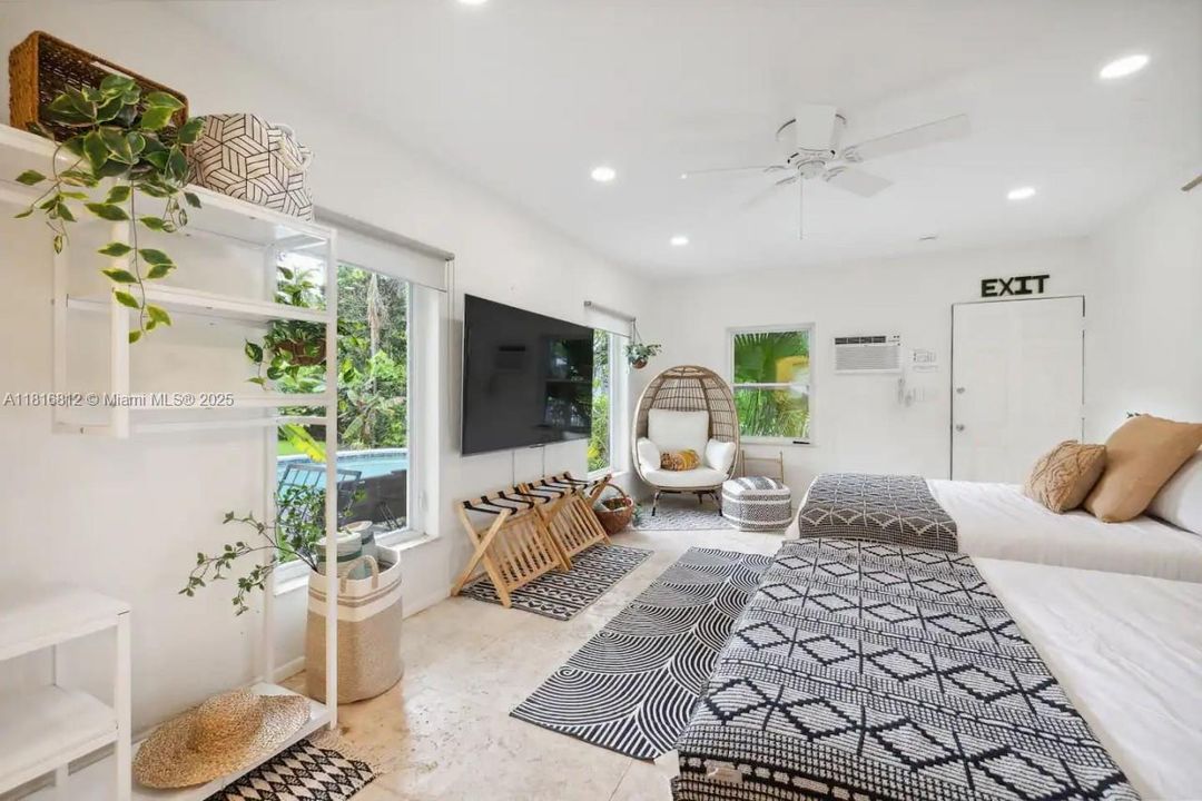 Active With Contract: $1,174,000 (4 beds, 4 baths, 2551 Square Feet)