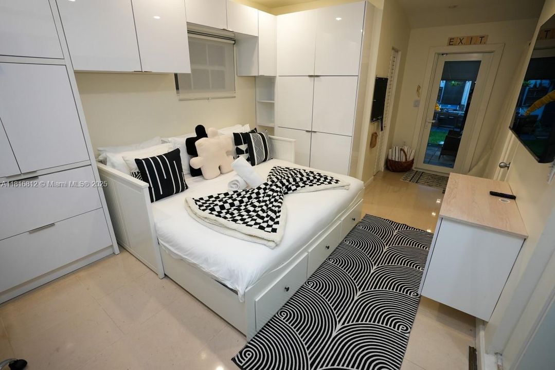 Active With Contract: $1,174,000 (4 beds, 4 baths, 2551 Square Feet)