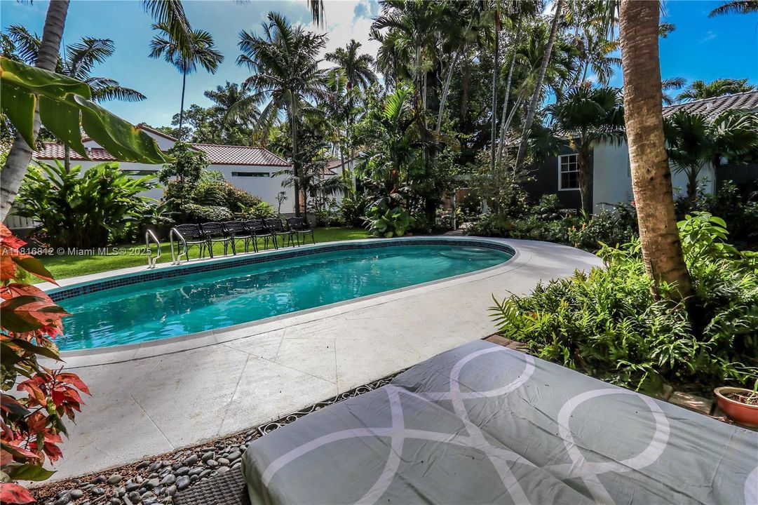 Active With Contract: $1,174,000 (4 beds, 4 baths, 2551 Square Feet)