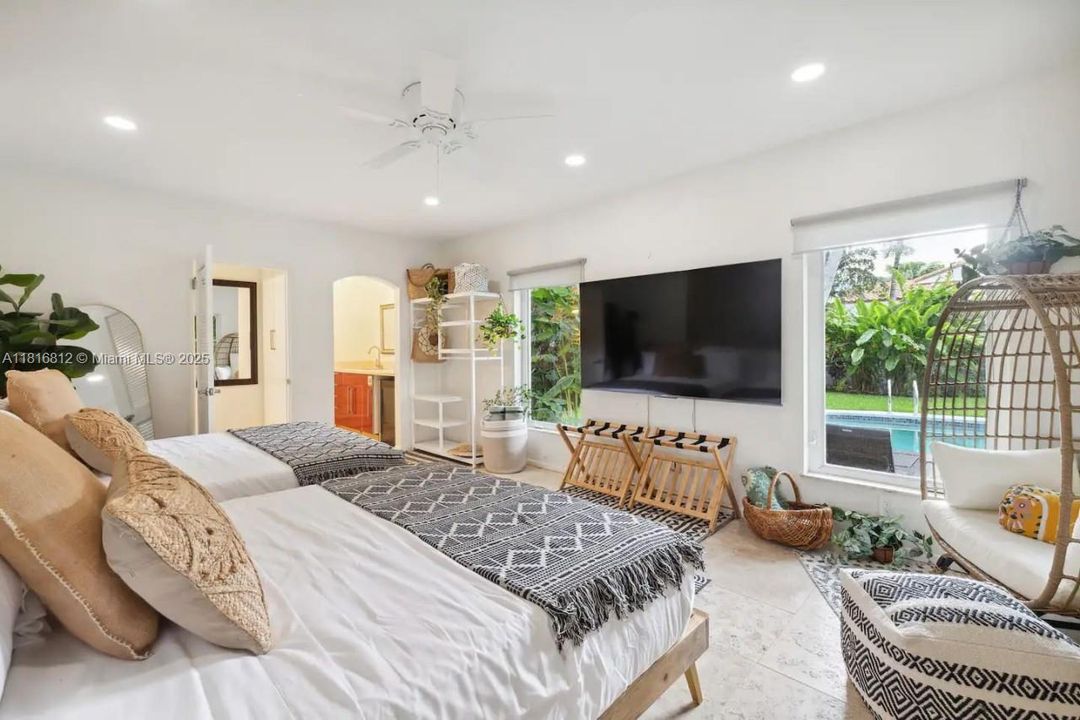 Active With Contract: $1,174,000 (4 beds, 4 baths, 2551 Square Feet)