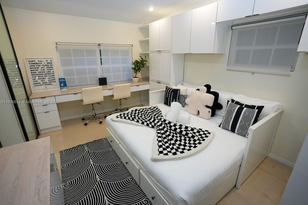 Active With Contract: $1,174,000 (4 beds, 4 baths, 2551 Square Feet)