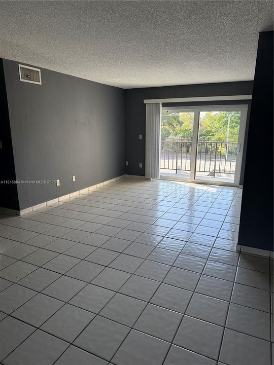 Vendido Recientemente: $259,000 (2 camas, 2 baños, 852 Pies cuadrados)