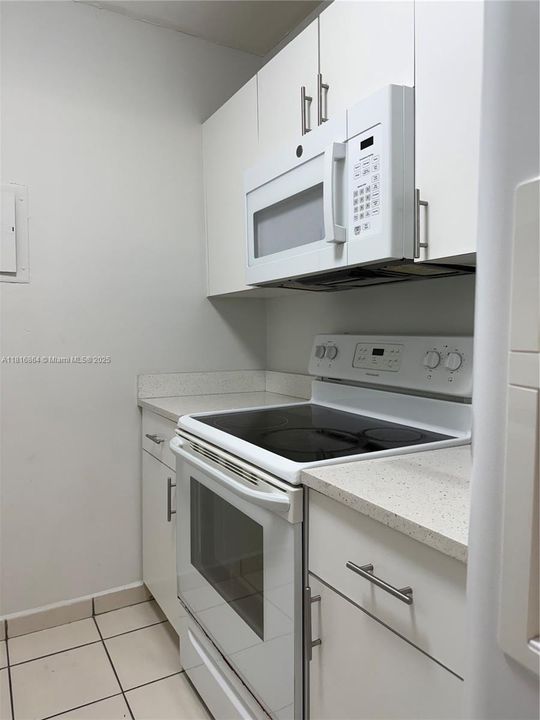 Vendido Recientemente: $259,000 (2 camas, 2 baños, 852 Pies cuadrados)