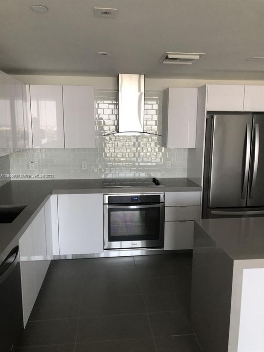 待售: $440,000 (1 贝兹, 1 浴室, 752 平方英尺)