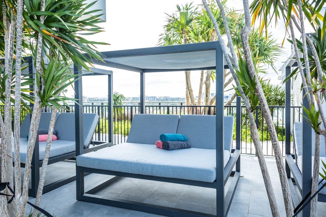 待售: $440,000 (1 贝兹, 1 浴室, 752 平方英尺)