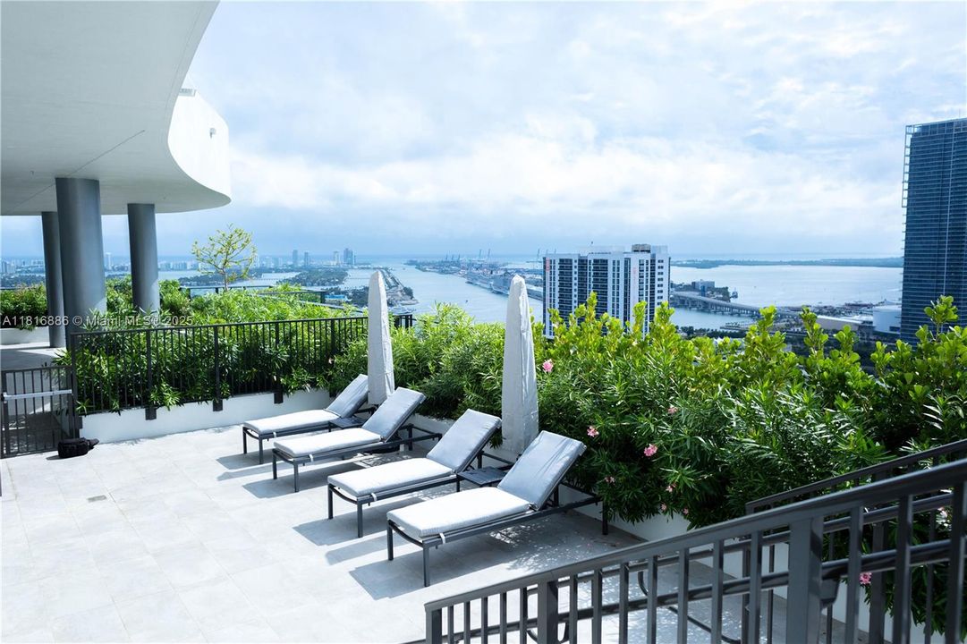 待售: $440,000 (1 贝兹, 1 浴室, 752 平方英尺)