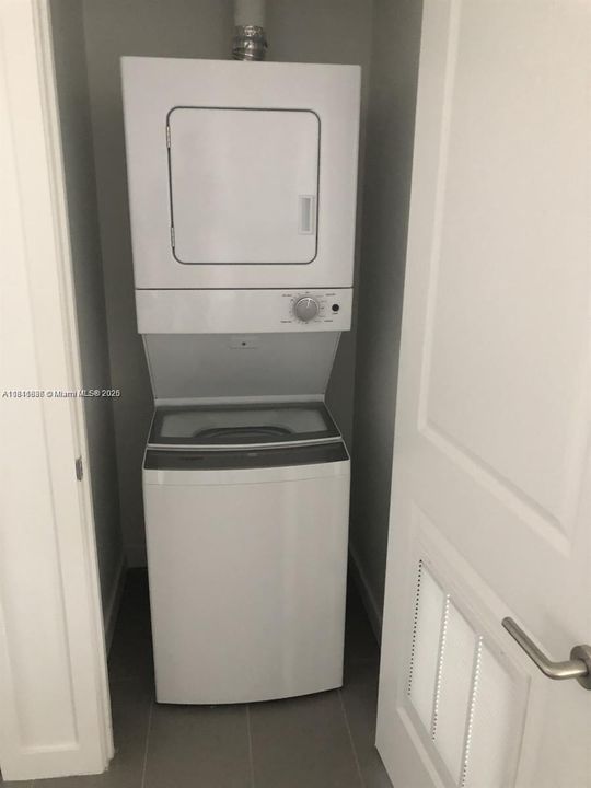 待售: $440,000 (1 贝兹, 1 浴室, 752 平方英尺)