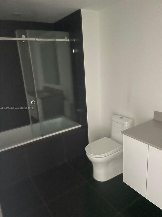 待售: $440,000 (1 贝兹, 1 浴室, 752 平方英尺)