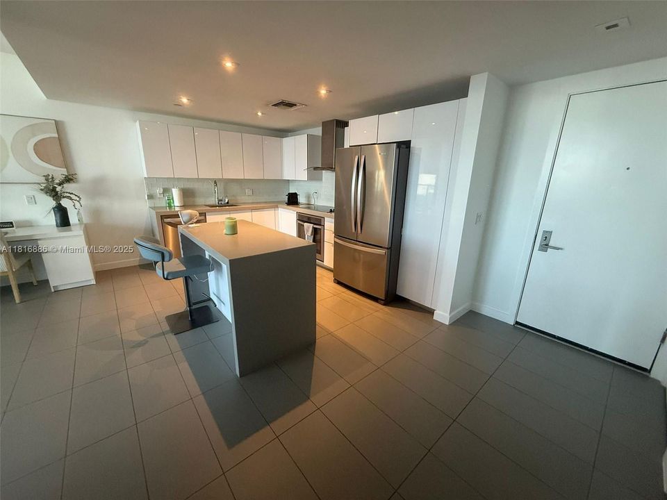 待售: $440,000 (1 贝兹, 1 浴室, 752 平方英尺)