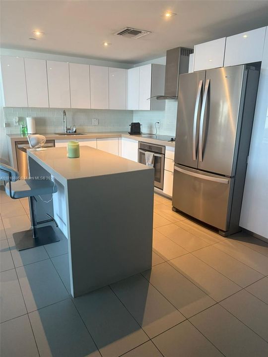 待售: $440,000 (1 贝兹, 1 浴室, 752 平方英尺)