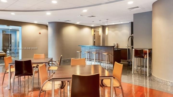 For Sale: $1,150,000 (1 beds, 2 baths, 1246 Square Feet)