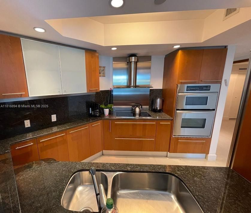 For Sale: $1,150,000 (1 beds, 2 baths, 1246 Square Feet)