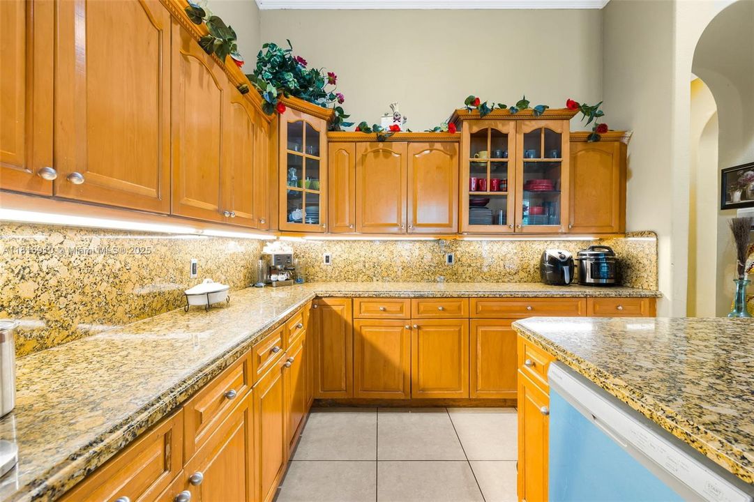 For Sale: $2,250,000 (5 beds, 4 baths, 5190 Square Feet)