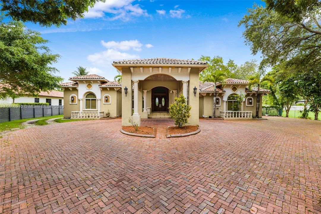 For Sale: $2,250,000 (5 beds, 4 baths, 5190 Square Feet)