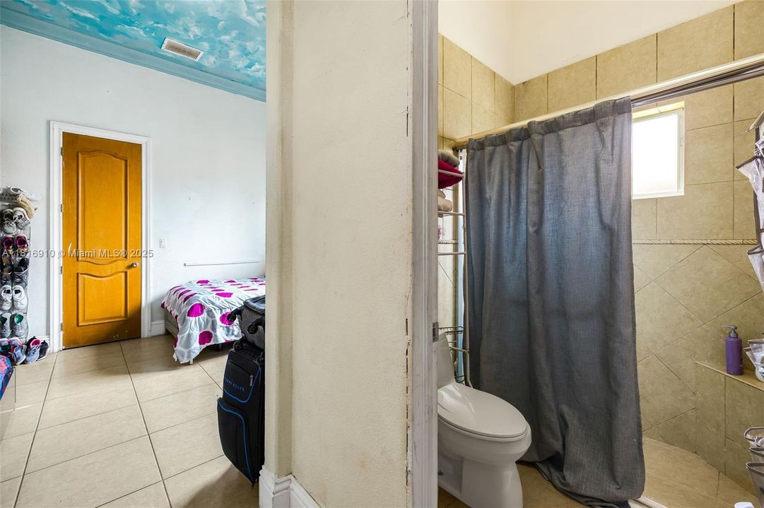 For Sale: $2,250,000 (5 beds, 4 baths, 5190 Square Feet)