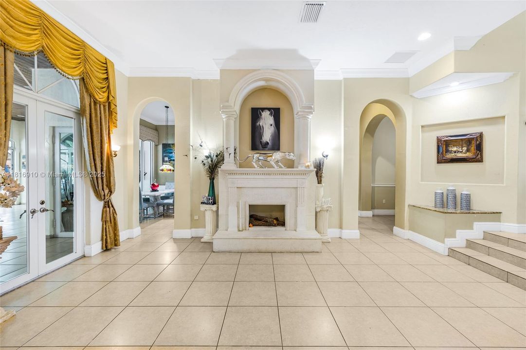 For Sale: $2,250,000 (5 beds, 4 baths, 5190 Square Feet)