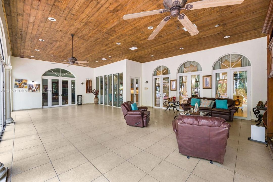 For Sale: $2,250,000 (5 beds, 4 baths, 5190 Square Feet)