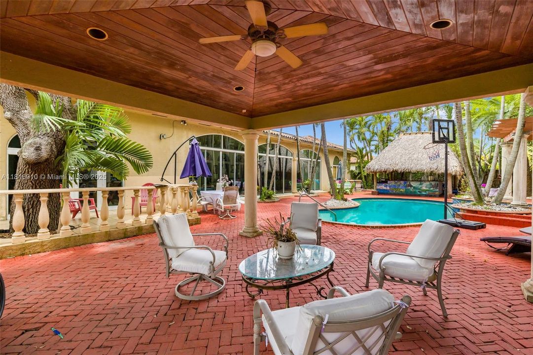 For Sale: $2,250,000 (5 beds, 4 baths, 5190 Square Feet)