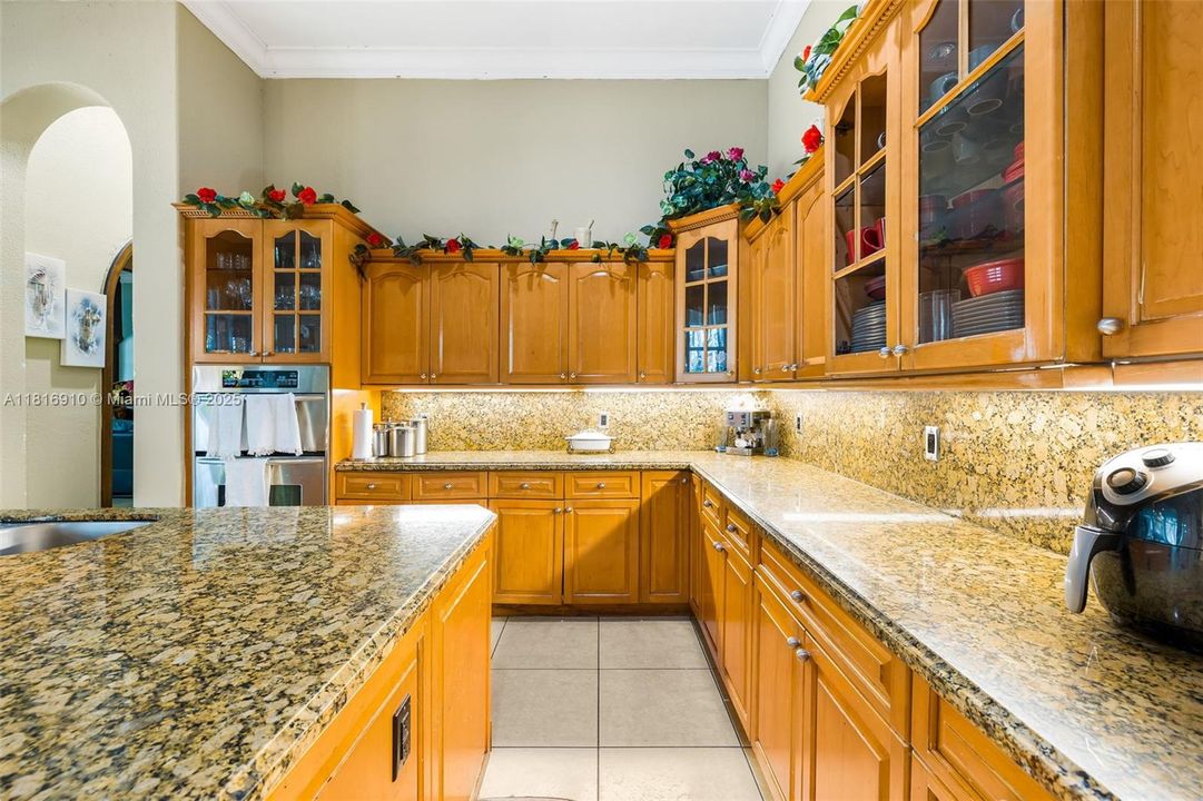 For Sale: $2,250,000 (5 beds, 4 baths, 5190 Square Feet)