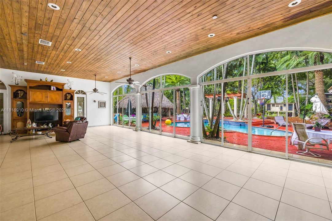 For Sale: $2,250,000 (5 beds, 4 baths, 5190 Square Feet)