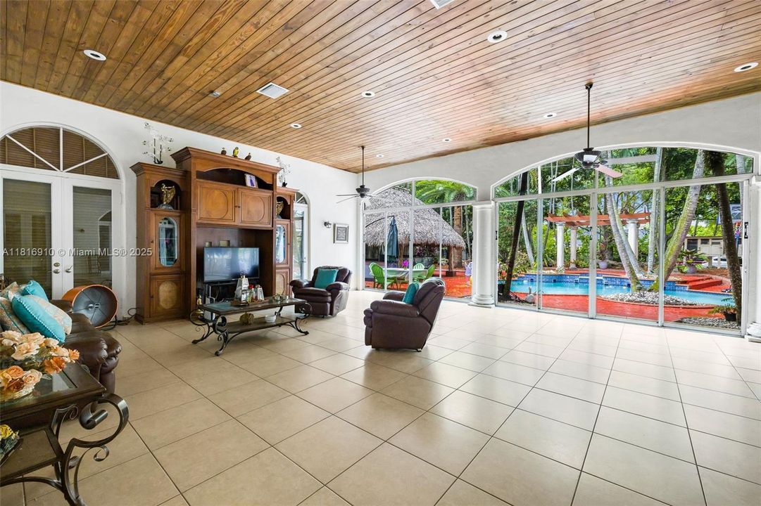 For Sale: $2,250,000 (5 beds, 4 baths, 5190 Square Feet)