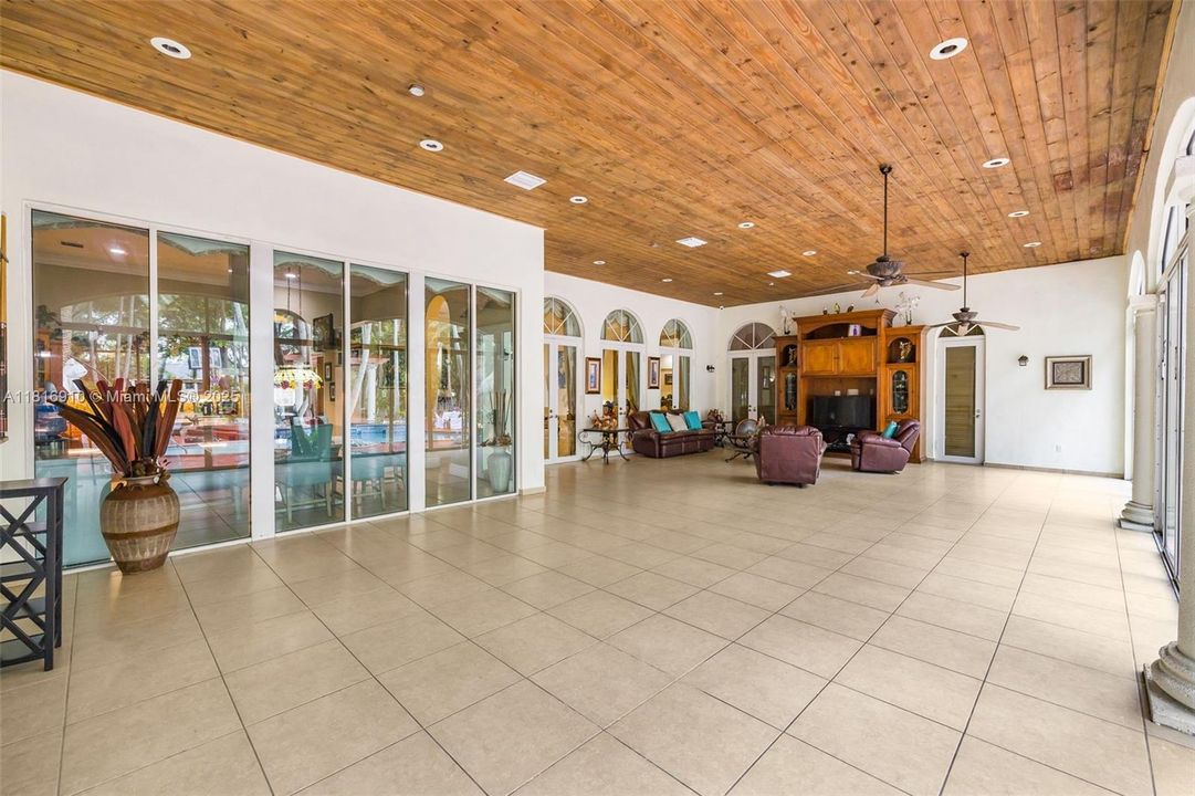 For Sale: $2,250,000 (5 beds, 4 baths, 5190 Square Feet)