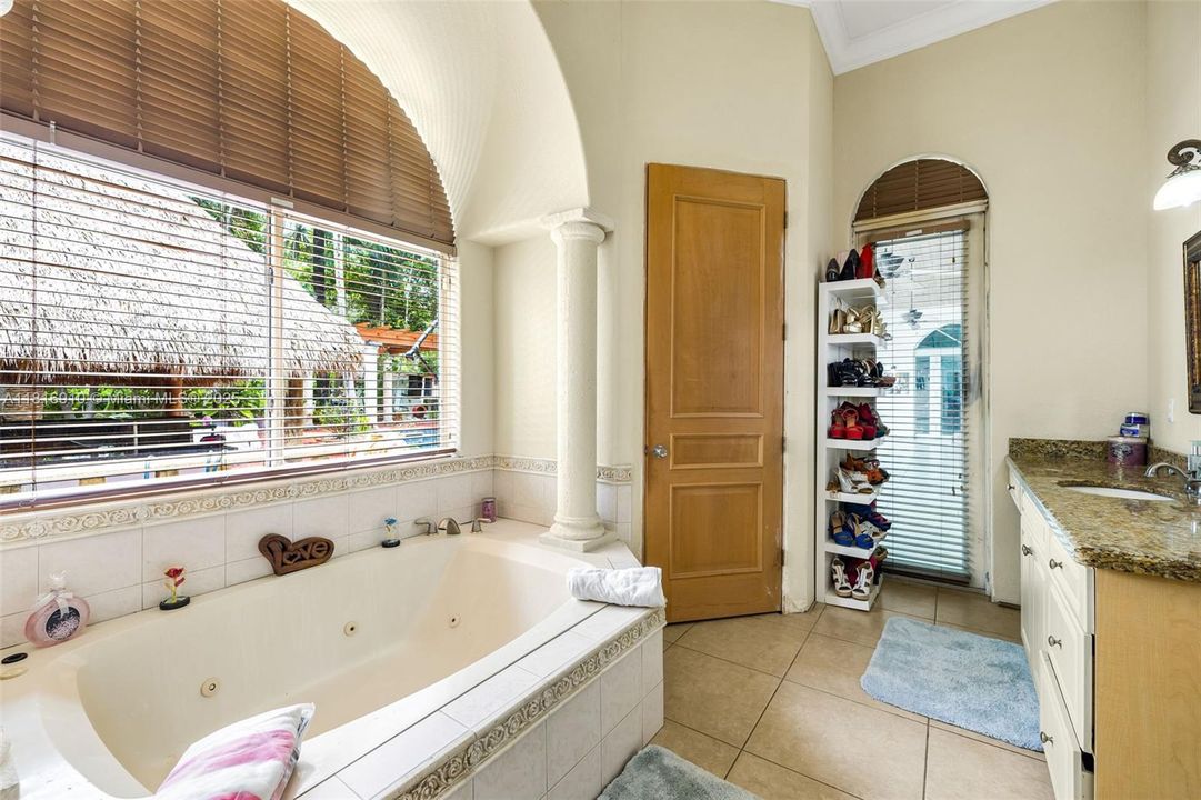 For Sale: $2,250,000 (5 beds, 4 baths, 5190 Square Feet)