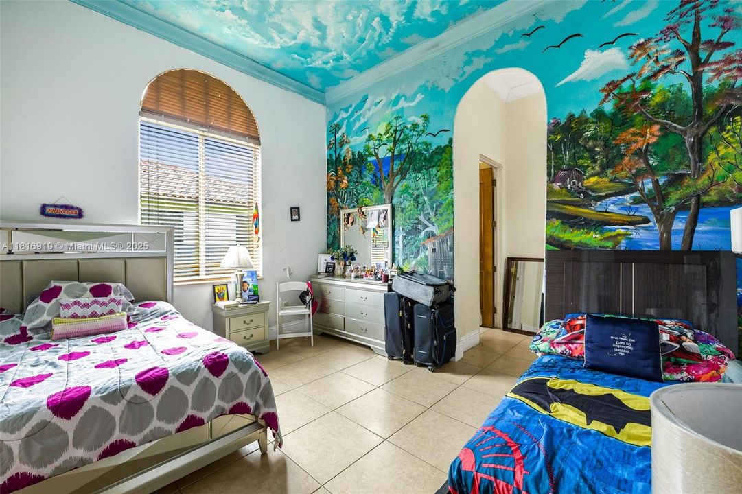 For Sale: $2,250,000 (5 beds, 4 baths, 5190 Square Feet)